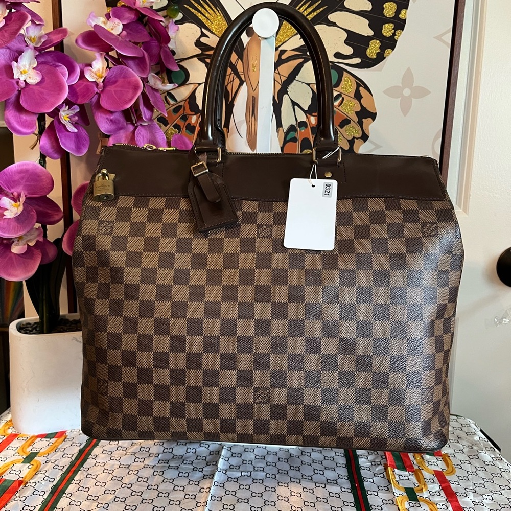 SOLD🩷Louis Vuitton Red and Brown Interior Detail